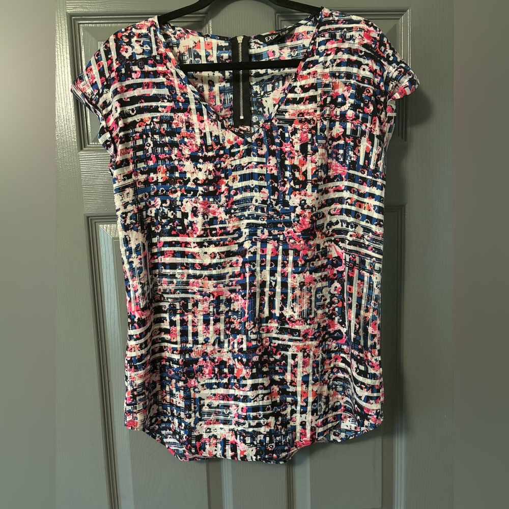 Express floral zip cuff short sleeve blouse size medium - Picture 1 of 4